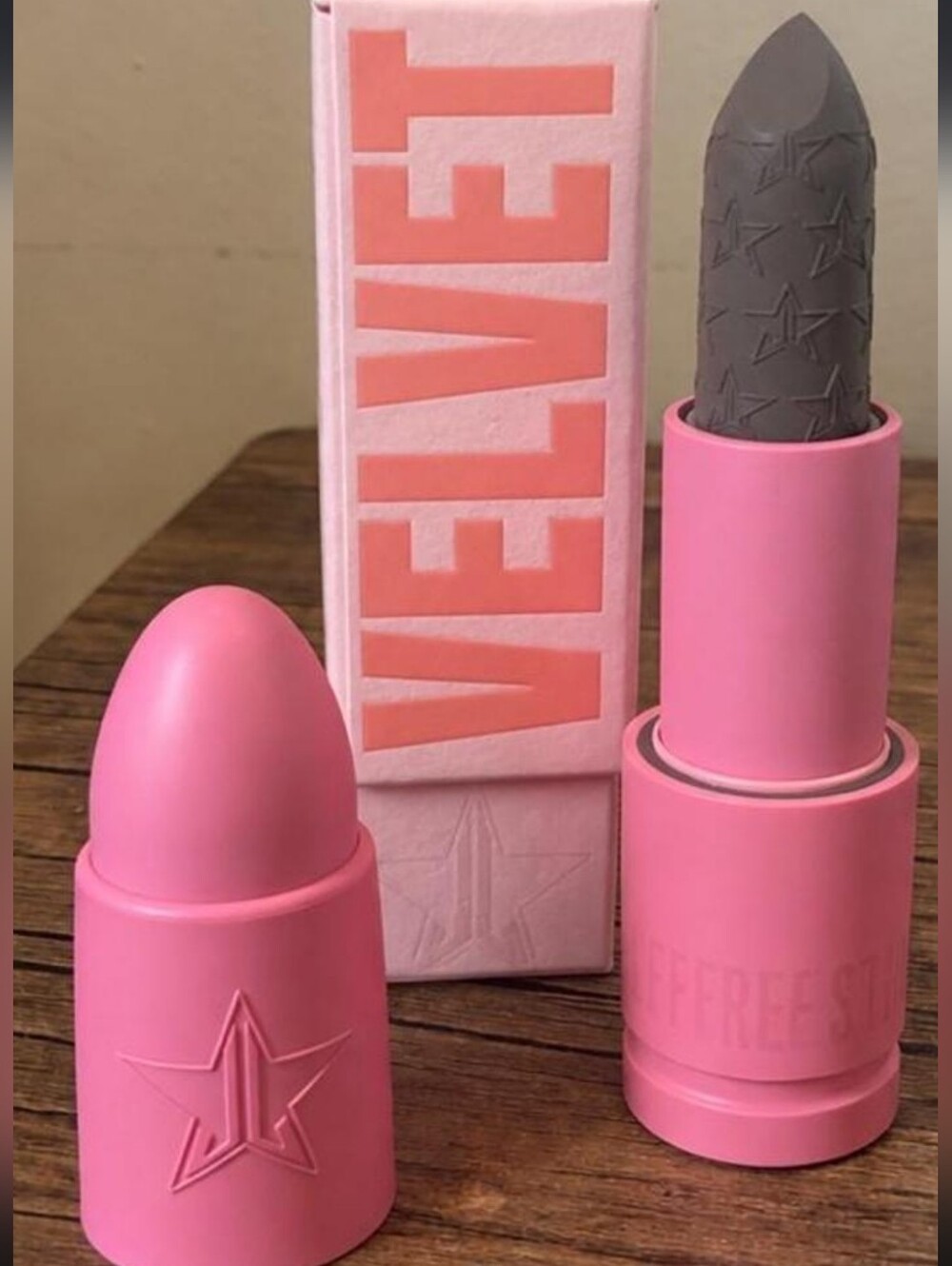 Jeffree Star Lipstick "Grave Digger"